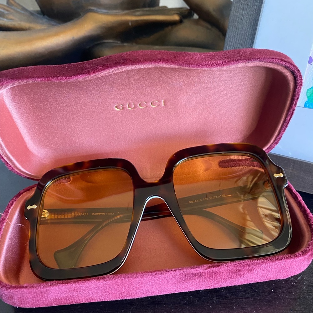 Oversized square frame Gucci sunglasses - leopard frames/yellow lenses